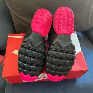 Mike Air Max Invigor Print Womens size 9.5